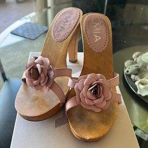 Women’s shoes pink